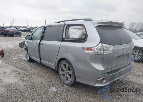 2018 Toyota Sienna Se 8 Passenger из США, поврежденный, VIN 5TDXZ3DC3JS926031